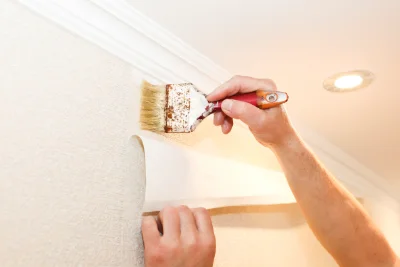 Pose de papier peint à Éclaires — revêtements muraux et toiles de verre
